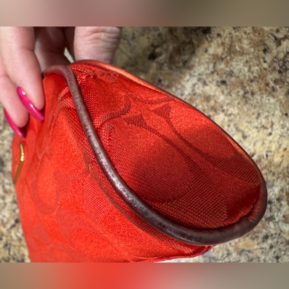 Coach x Estee Lauder 2010 Holiday Edition Cosmetic Bag - Picture 6 of 11